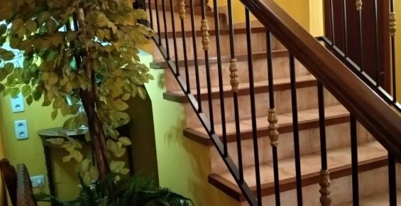 escaleras acceso habitaciones